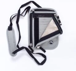 Groene Berg Nektasje - Reistas - Paspoorthouder Met RFID Blokkering - Reisportemonnee - Lichtgrijs -Bagage24 Winkel 1200x1117 2