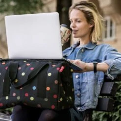 Reisenthel Allrounder M Reistas Sporttas - Maat M - 18L - Dots Zwart -Bagage24 Winkel 1200x1200 615