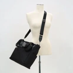 Guess Reistas / Weekendtas - 32 X 44 X 7 Cm - 10 Liter - Eco Gemma - Zwart -Bagage24 Winkel 1200x1200 782