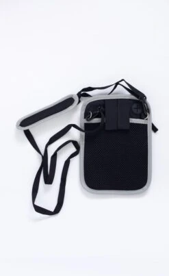 Groene Berg Nektasje - Reistas - Paspoorthouder Met RFID Blokkering - Reisportemonnee - Lichtgrijs -Bagage24 Winkel 736x1200 1