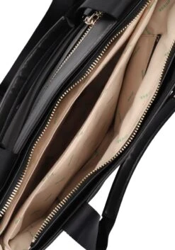 Guess Reistas / Weekendtas - 32 X 44 X 7 Cm - 10 Liter - Eco Gemma - Zwart -Bagage24 Winkel 840x1200 5